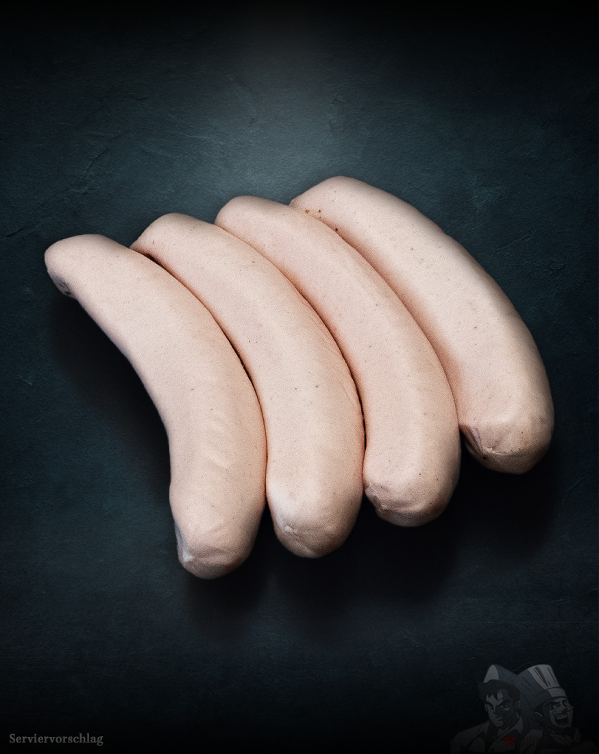 Berliner Currywurst mit Darm – regionale Brühwurst Saftige Berliner Currywurst mit Darm aus regionalem Schweinefleisch auf dunklem, edlem Untergrund