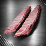 Roh geschnittene regionale Duroc Spareribs mit sichtbarer Marmorierung und gleichmäßiger Fleischauflage.