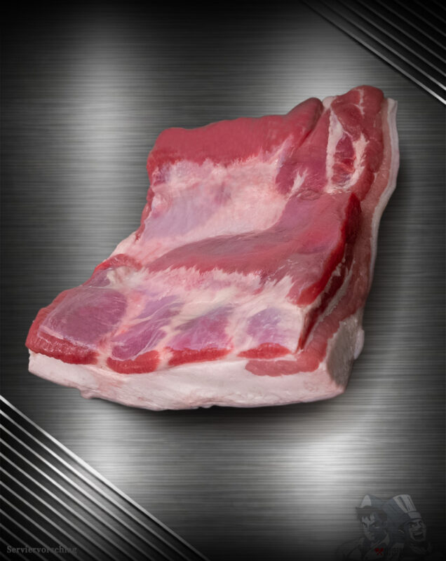 Rohes Stück Duroc Schweinebauch aus regionaler Herkunft mit gleichmäßiger Marmorierung und natürlicher Fleischfarbe