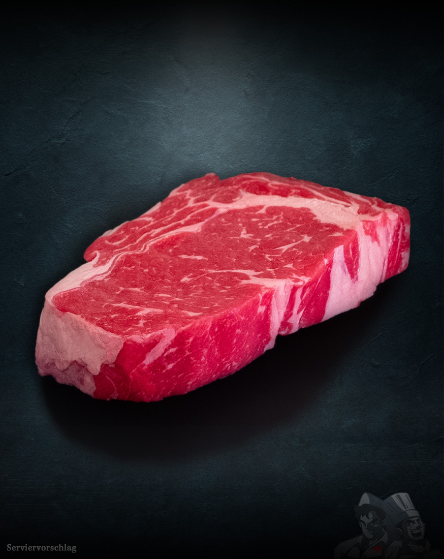 Rib Eye Steak Färse Pommern – Entrecôte Rib Eye Steak Färse Pommern roh mit Fettauge auf Metalluntergrund