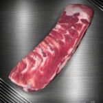 Zarte St. Louis Ribs aus den USA – saftige BBQ-Leiterchen auf edlem Untergrund.