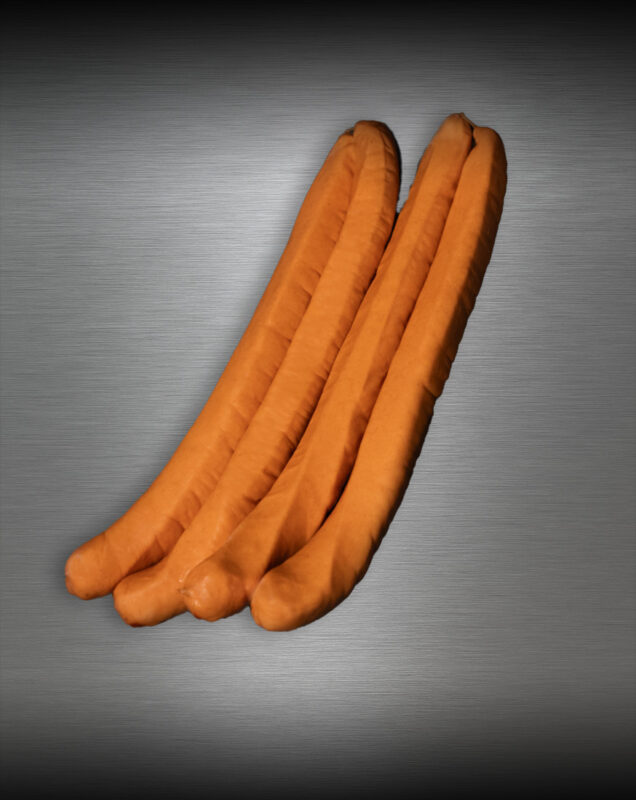 XXL Bockwurst aus Duroc im Rohzustand auf Metallplatte – ehrlich, ruhig, mit Berliner Seele.