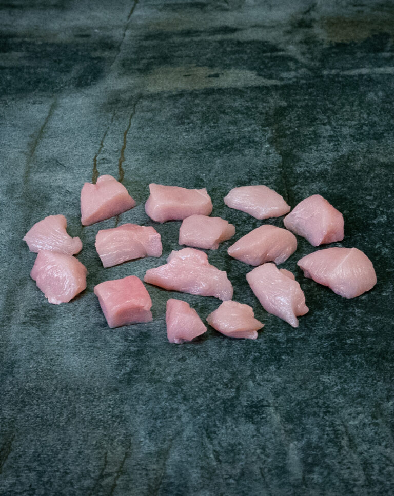 Fonduefleisch Hähnchenbrust aus Deutschland, roh und fein zugeschnitten