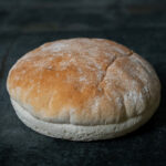 Rustikale Burger Buns KiezKruste aus Berlin, handgeformt und frisch gebacken