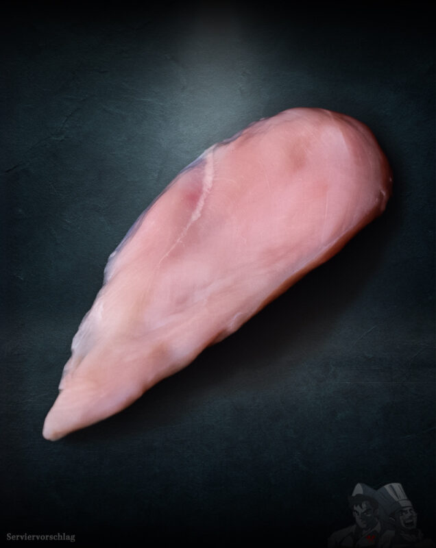 Rohes Hähnchenschnitzel aus deutscher Hähnchenbrust, fein geschnitten