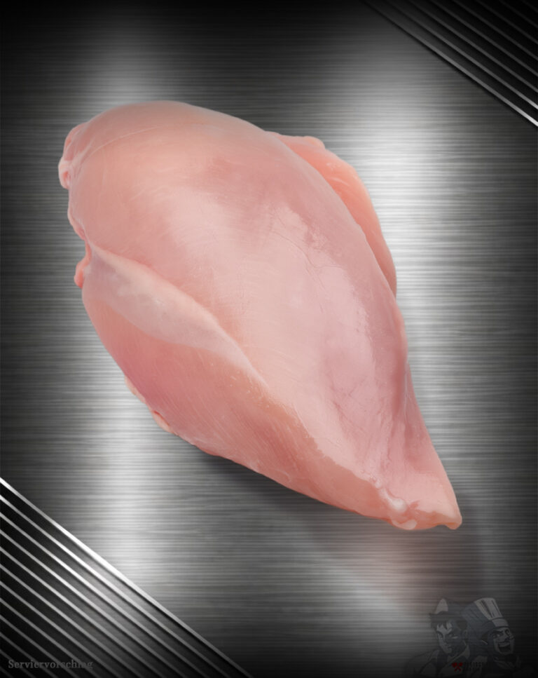 Rohe Prignitzer Hähnchenbrust ohne Haut und Knochen, hellrosa, sauber pariert und naturbelassen.