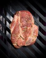 Steak de cou de porc mariné, issu de porcs Duroc régionaux (aux herbes) – Image 2
