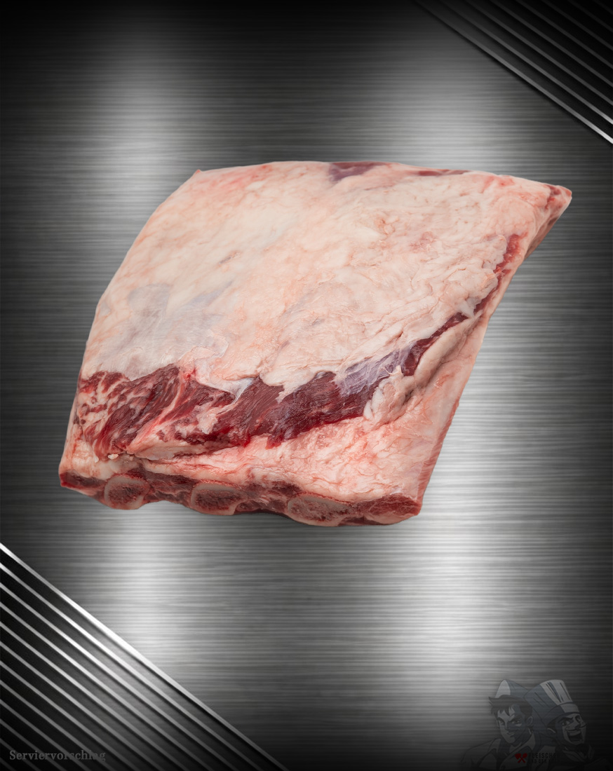 Beef Short Ribs US-Beef – edel präsentiert, Premiumqualität von Cedar River Farms Beef Short Ribs US-Beef roh, edel präsentiert vor metallischem Hintergrund – Cedar River Farms Premium