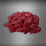 Wildschweingulasch aus Pommern – kräftig rotes Wildfleisch, handgeschnitten und voller Waldduft