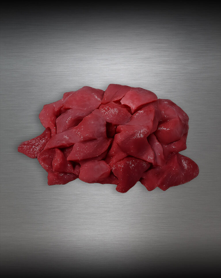 Wildschweingulasch aus Pommern – kräftig rotes Wildfleisch, handgeschnitten und voller Waldduft