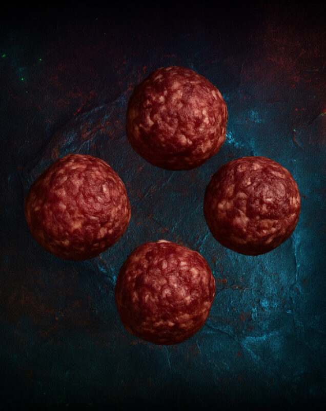 Smashburger-Patties (10×100 g) vom Rind der Färse aus Pommern, auf einem Grill