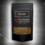 FuK Bama & Bark – Beef Rub Alabama in einer Schale, daneben ein saftiges Steak