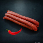 Chili-Knacker vom Duroc-Schwein im Naturdarm