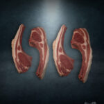 Frische Lammkoteletts vom Müritzer Weidelamm , am Knochen geschnitten