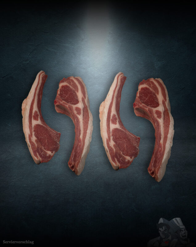 Frische Lammkoteletts vom Müritzer Weidelamm , am Knochen geschnitten