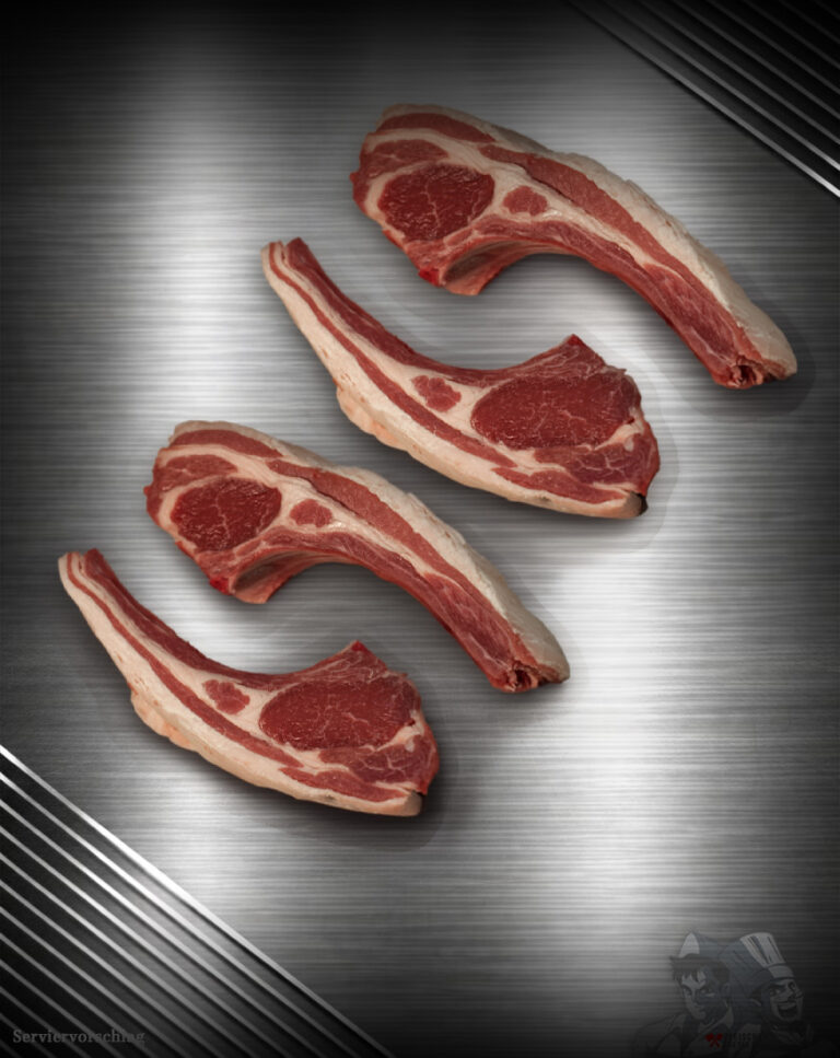 Frische Lammkoteletts vom Müritzer Weidelamm , am Knochen geschnitten