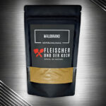 Ein ehrliches, waldig-würziges Wildgewürz. Puristisch, vegan und frei von Zusätzen – für authentischen Wildgenuss. Manufakturgefertigt in Deutschland: naturbelassene Kräuter, klare Aromen, perfekt ausbalanciert für die feine Wildküche.