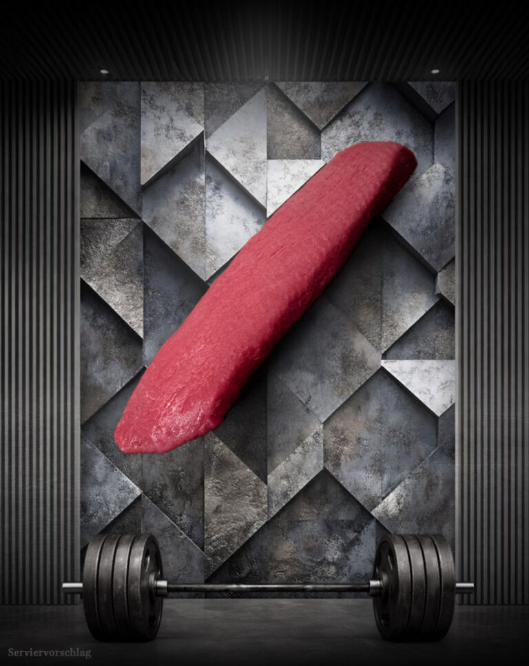 Athletes' lamb loin, raw and natural, presented as lean loin fillet from German pasture-raised lamb.