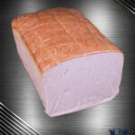 Klassischer Michalski Fleischkäse aus Deutschland im Rohzustand auf hochwertigem Hintergrund