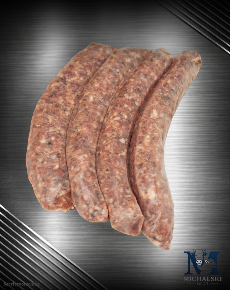 Michalski grobe Bratwurst vom Landschwein roh Michalski grobe Bratwurst vom Landschwein roh auf dunklem Steinuntergrund