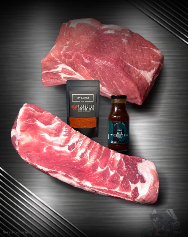 Smoker Bundle mit Duroc Schweinenacken und St Louis Ribs roh auf dunklem Hintergrund