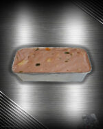 Fleischkäse mit Jalapeño und Käse aus Deutschland im Rohzustand auf hochwertigem Hintergrund