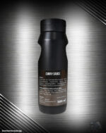 Ku'Damm Curry Sauce von Fleischer und der Koch – fruchtig-würzige Currysauce mit aromatischer Currynote. Ideal für Currywurst, Bratwurst, Pommes, Burger und Gegrilltes.