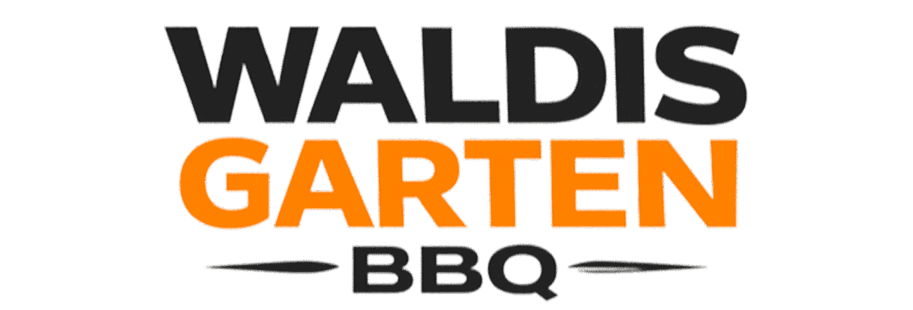 Logo von Waldis Garten BBQ mit schwarzem Schriftzug „WALDIS“, orangefarbenem Schriftzug „GARTEN“ und schwarzem „BBQ“-Schriftzug auf weißem Hintergrund.